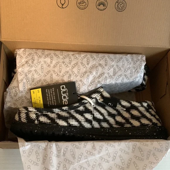 New in Box Hey Dude Wally Coast Grid Shoes - Picture 8 of 9